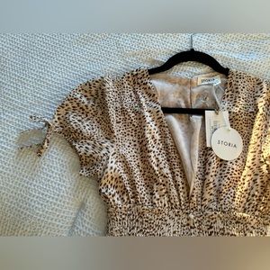 Storia Midi Leopard Dress with deep v, size: small.